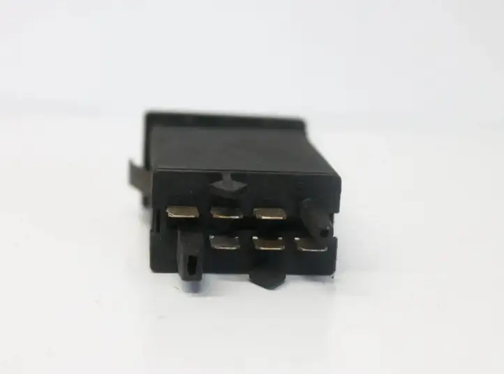Volkswagen PASSAT B5.5 (2001 - 2005) 3B0959621D Кнопка фаркопа в багажнике — фото 2