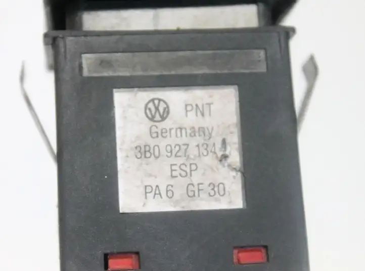Volkswagen PASSAT B5.5 (2001 - 2005) 3B0927134 Кнопка фаркопа в багажнике — фото 3