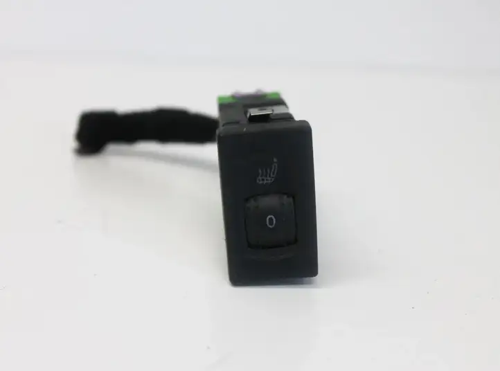Volkswagen PASSAT B5.5 (2001 - 2005) 3B0963564C Кнопка фаркопа в багажнике — фото 1