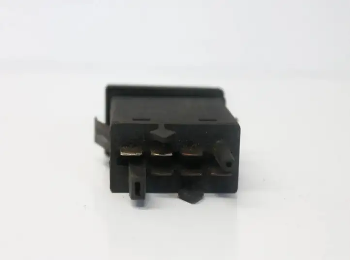 Volkswagen PASSAT B5.5 (2001 - 2005) 3B0959621C Кнопка фаркопа в багажнике — фото 2