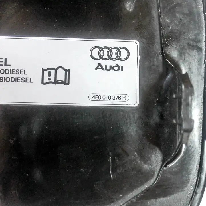 Audi A4 S4 B7 8E 8H (2004 - 2009) 4E0010376R Отделка лючка топливного бака — фото 3