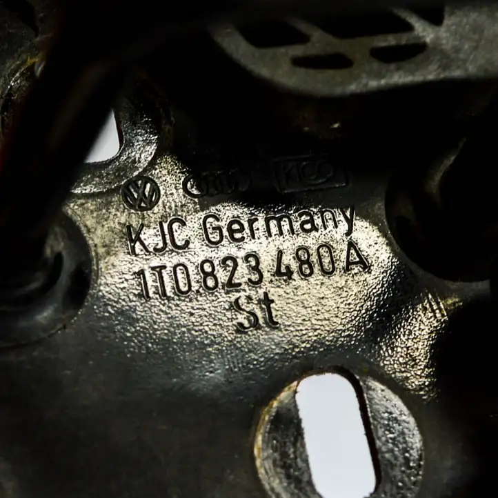 Volkswagen Touran I (2003 - 2010) 1T0823480A Кронштейн замка капота — фото 5