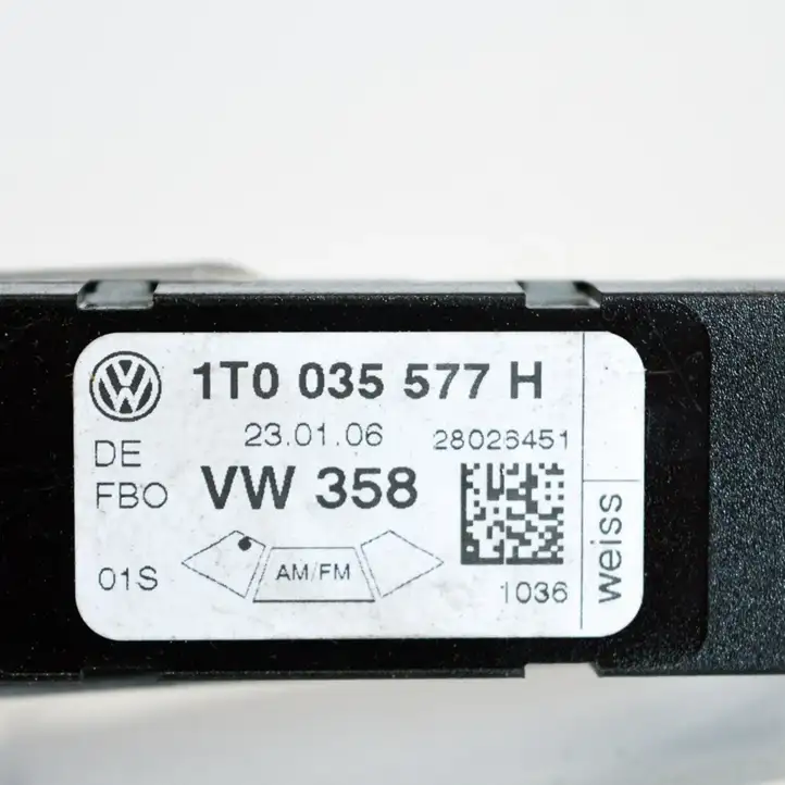Volkswagen Touran I (2003 - 2010) 1T0035577H Усилитель антенны — фото 4