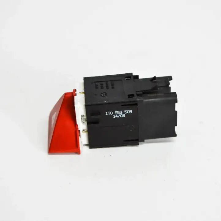 Volkswagen Touran I (2003 - 2010) 1T0953509 Кнопка фаркопа в багажнике — фото 2