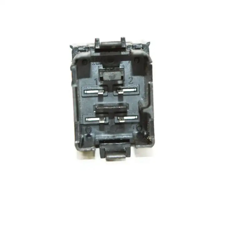Volkswagen PASSAT B6 (2005 - 2010) 3C0953509 Кнопка фаркопа в багажнике — фото 4