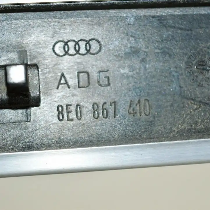 Audi A4 S4 B7 8E 8H (2004 - 2009) 8E0867410 Прочая отделка передней двери — фото 3