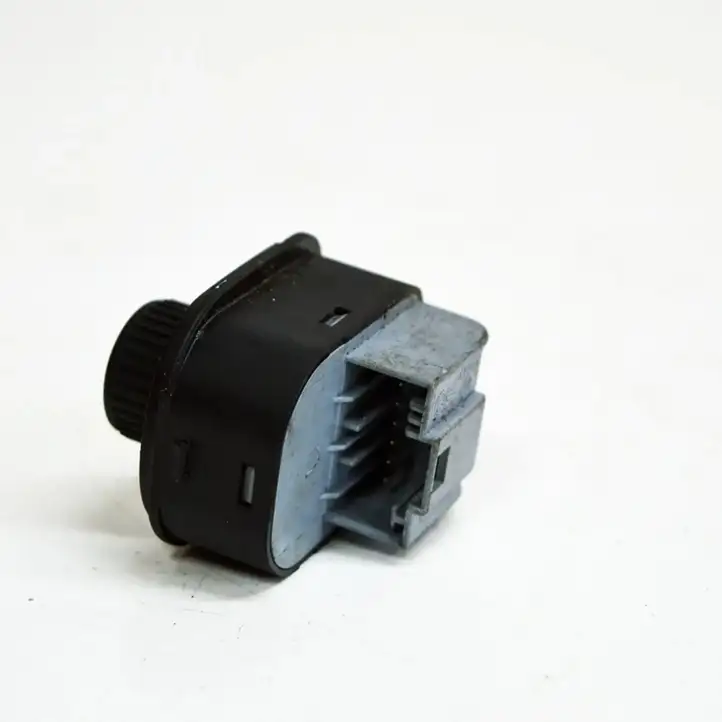 Volkswagen Golf V (2003 - 2009) 1K0959565F Кнопка фаркопа в багажнике — фото 2