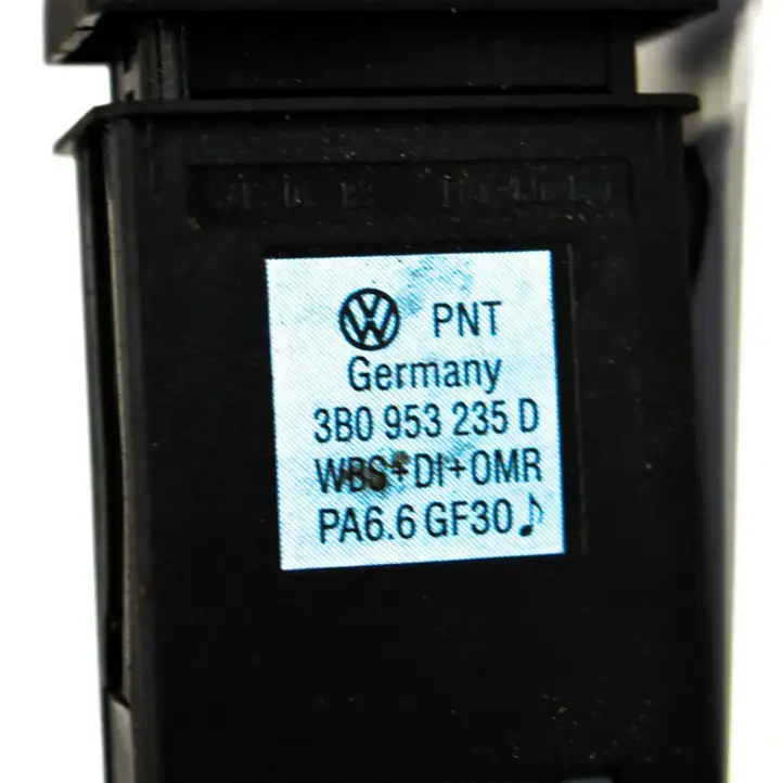 Volkswagen PASSAT B5 (1997 - 2000) 3B0953235D Кнопка фаркопа в багажнике — фото 4