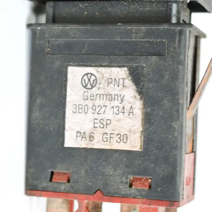 Volkswagen PASSAT B5.5 (2001 - 2005) 3B0927134A Кнопка фаркопа в багажнике — фото 4
