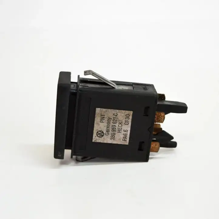 Volkswagen PASSAT B5.5 (2001 - 2005) 3B0959621C Кнопка фаркопа в багажнике — фото 2
