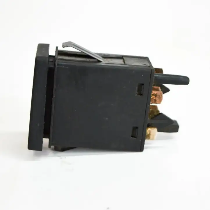 Volkswagen PASSAT B5.5 (2001 - 2005) 3B0959621C Кнопка фаркопа в багажнике — фото 2