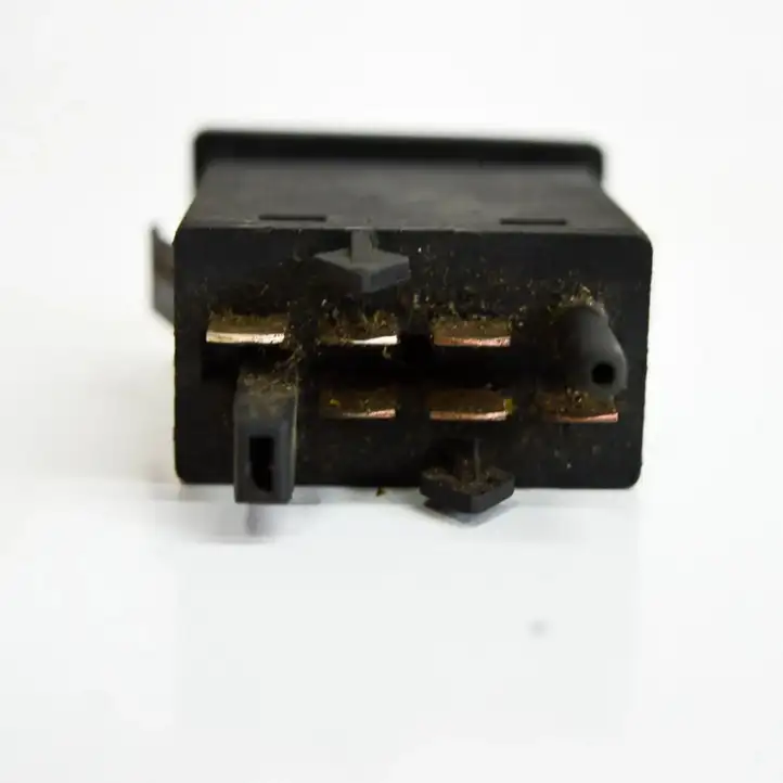 Volkswagen PASSAT B5.5 (2001 - 2005) 3B0959621C Кнопка фаркопа в багажнике — фото 3
