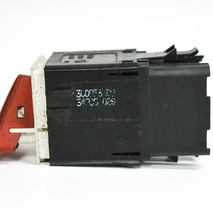 Volkswagen PASSAT B6 (2005 - 2010) 3C0953509 Кнопка фаркопа в багажнике — фото 4