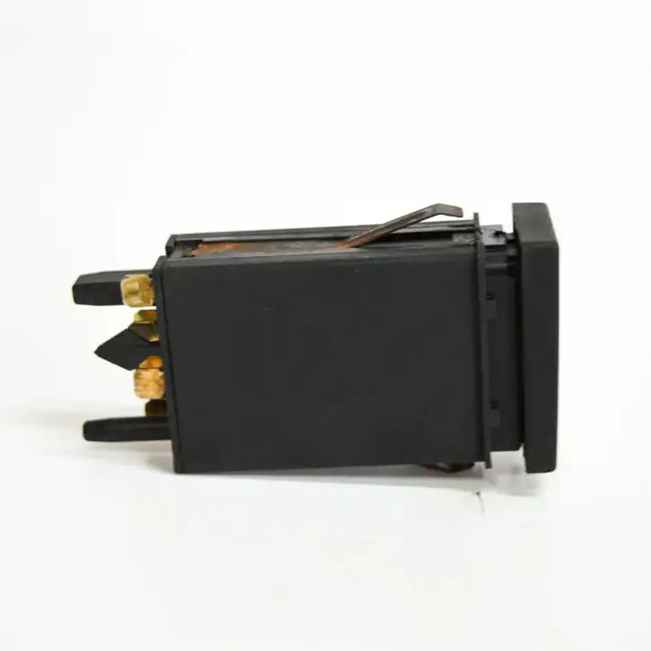 Volkswagen PASSAT B5.5 (2001 - 2005) 3B0959621D Кнопка фаркопа в багажнике — фото 2