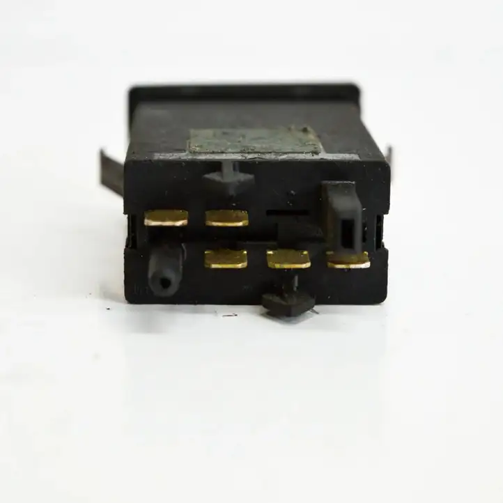 Volkswagen PASSAT B5.5 (2001 - 2005) 3B0959621B Кнопка фаркопа в багажнике — фото 3