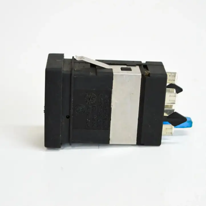 Volkswagen PASSAT B5.5 (2001 - 2005) 3B0963564D Кнопка фаркопа в багажнике — фото 1