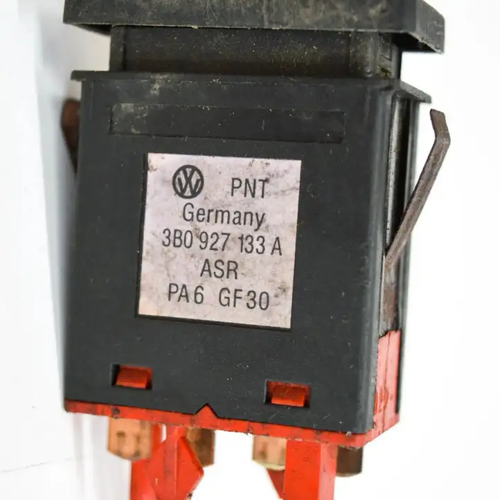 Volkswagen PASSAT B5.5 (2001 - 2005) 3B0927133A Кнопка фаркопа в багажнике — фото 4