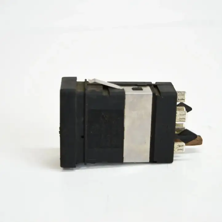 Volkswagen PASSAT B5.5 (2001 - 2005) 3B0963564C Кнопка фаркопа в багажнике — фото 2