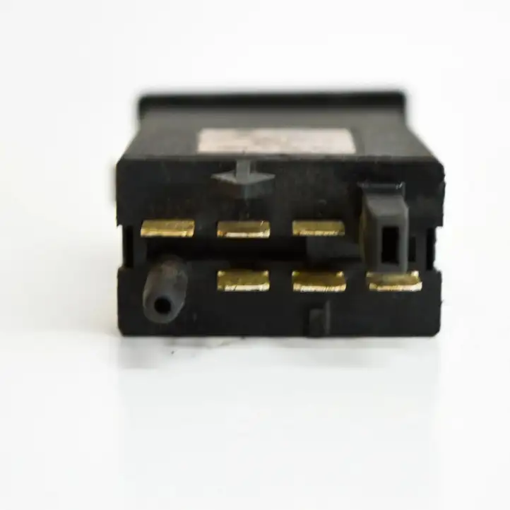 Volkswagen PASSAT B5.5 (2001 - 2005) 3B0959621D Кнопка фаркопа в багажнике — фото 3