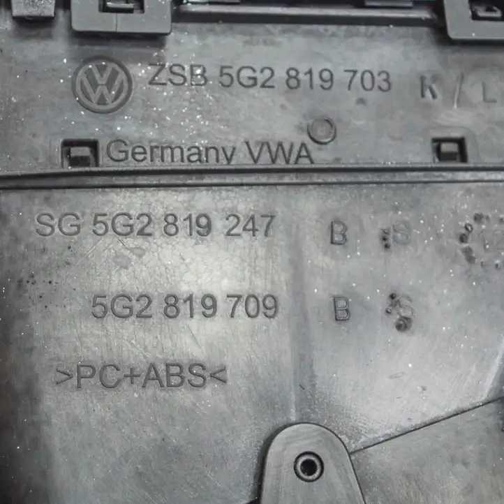Volkswagen Golf VII (2013 - 2019) Воздушная решетка панели — фото 4