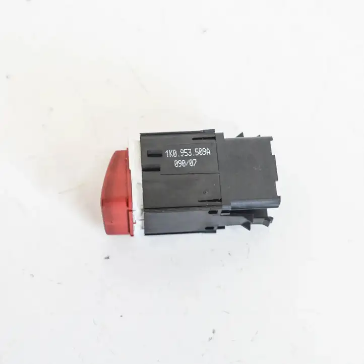 Volkswagen Golf V (2003 - 2009) 1K0953509A Кнопка фаркопа в багажнике — фото 2
