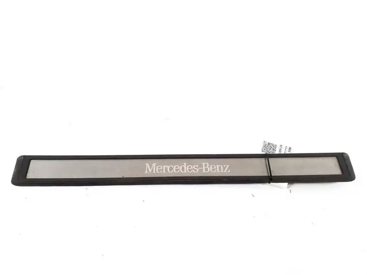 Mercedes-Benz E W211 (2002 - 2009) A2116801335 Внутренняя отделка переднего порога — фото 1