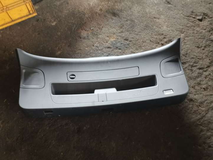 Audi A6 (2014 - 2018)  4G9867979T Обшивка крышки багажника