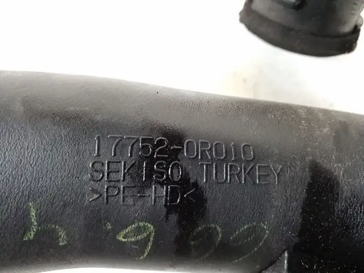 Toyota Avensis T270 (2009 - 2012) 17752-0R010 Детали воздухозаборника — фото 2