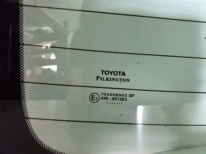 Toyota Avensis T270 (2009 - 2012) 64801-05010 Заднее стекло — фото 2