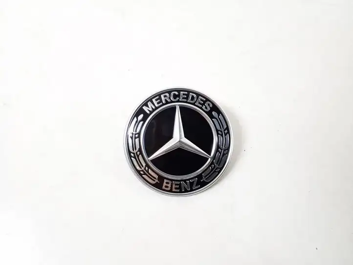 Mercedes-Benz CLA C118,X118 (2019 - ) A0008176203 Эмблема автомобиля — фото 1