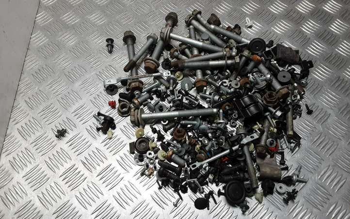 BMW 7 F01 F02 F03 F04 (2008 - 2016)   Болты/ гайки