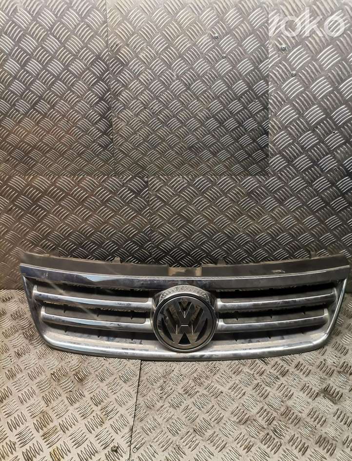 Volkswagen Touareg I (2002 - 2010)   Верхняя решётка