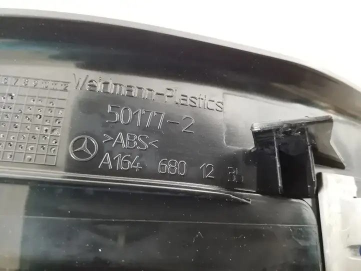 Mercedes-Benz ML W164 (2005 - 2011) A1646801235 Внутренняя отделка заднего порога — фото 2