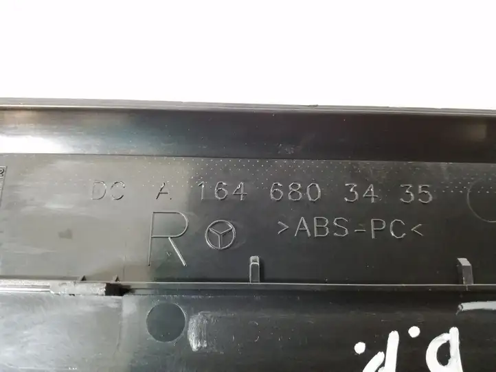 Mercedes-Benz ML W164 (2005 - 2011) A1646803435 Внутренняя отделка переднего порога — фото 2