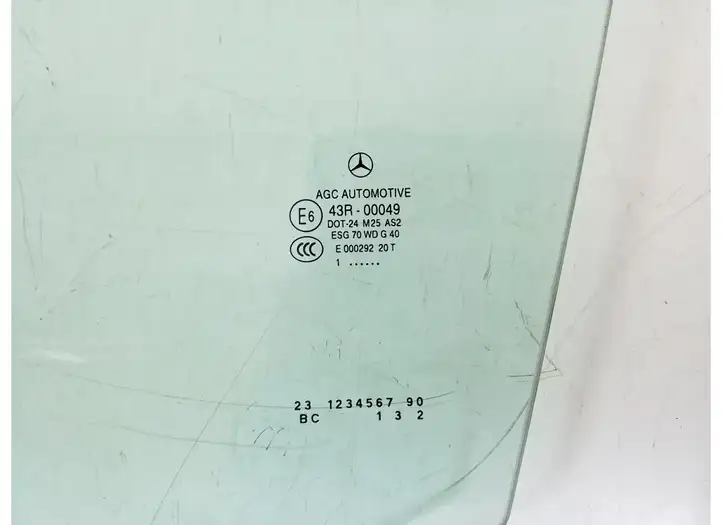 Mercedes-Benz GLK X204 (2008 - 2016) A2047250710 Стекло передней двери — фото 2
