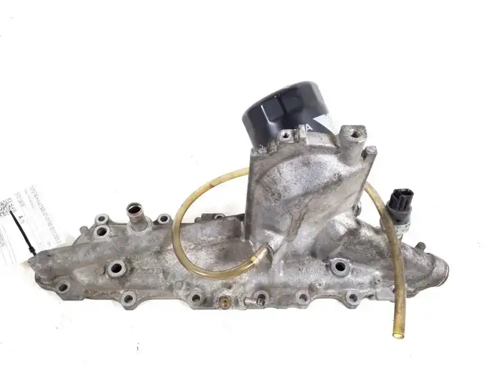 Toyota Hilux (AN10, AN20, AN30) (2004 - 2008) 15701-30090 Кронштейн масляного фильтра — фото 1