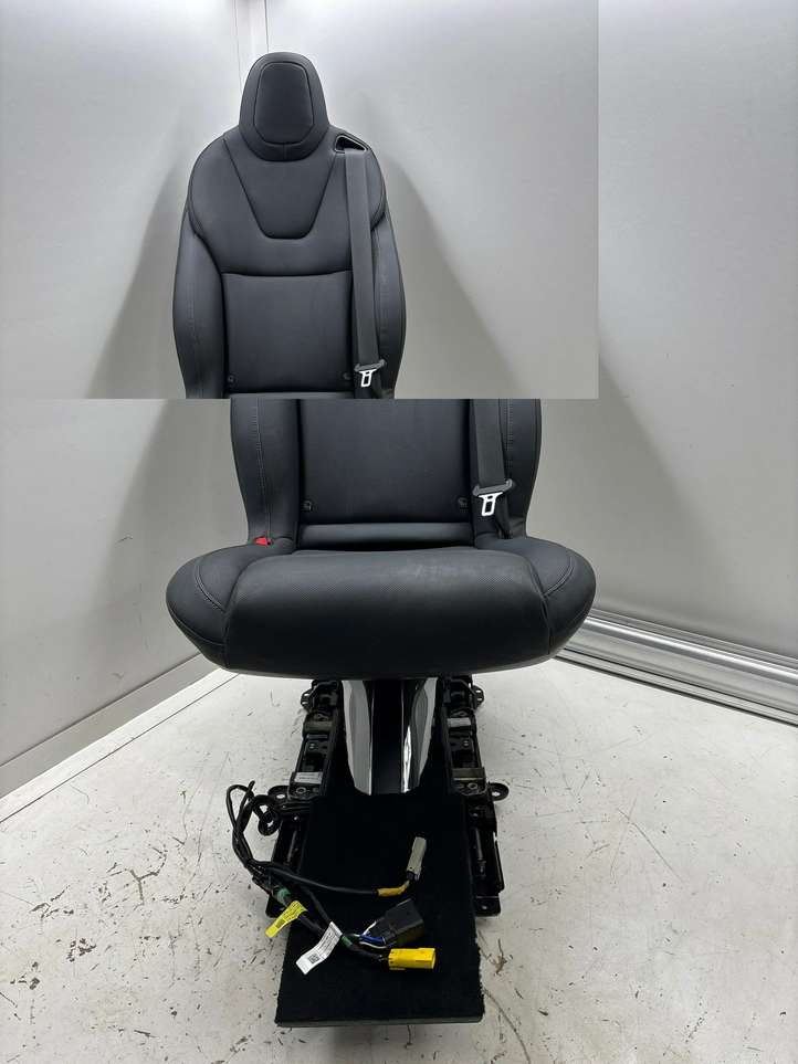 Tesla Model X (2021 - )  412351105A Заднее сиденье