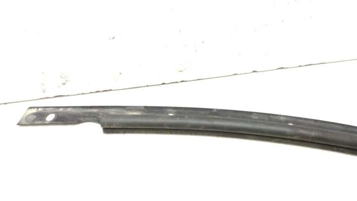 BMW Z4 E85 E86 (2002 - 2008)  51717053532 Уплотнитель моторного отсека