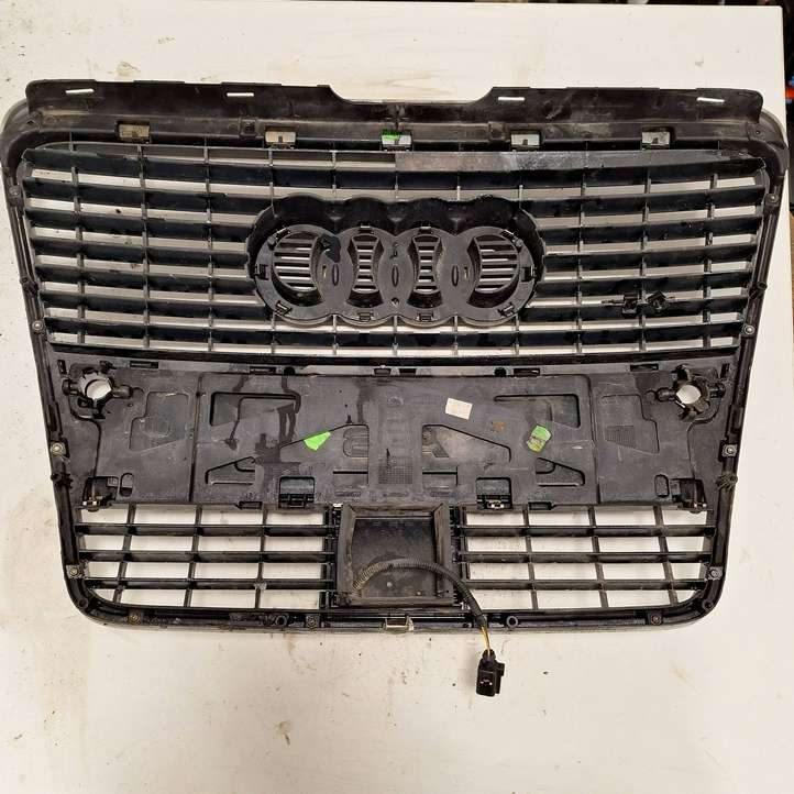 Audi A6 (2004 - 2008)  DN13677 Передняя решётка