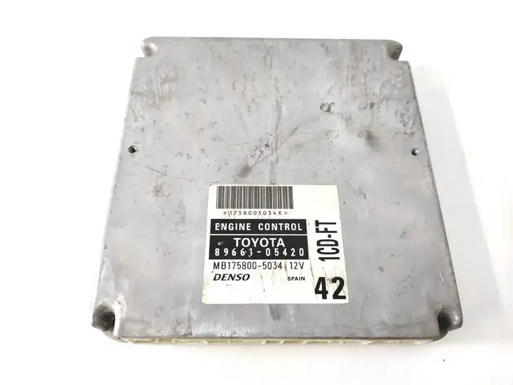 Toyota Avensis T220 (2000 - 2003) 89661-05420 Блок управления двигателем (ЭБУ) — фото 1