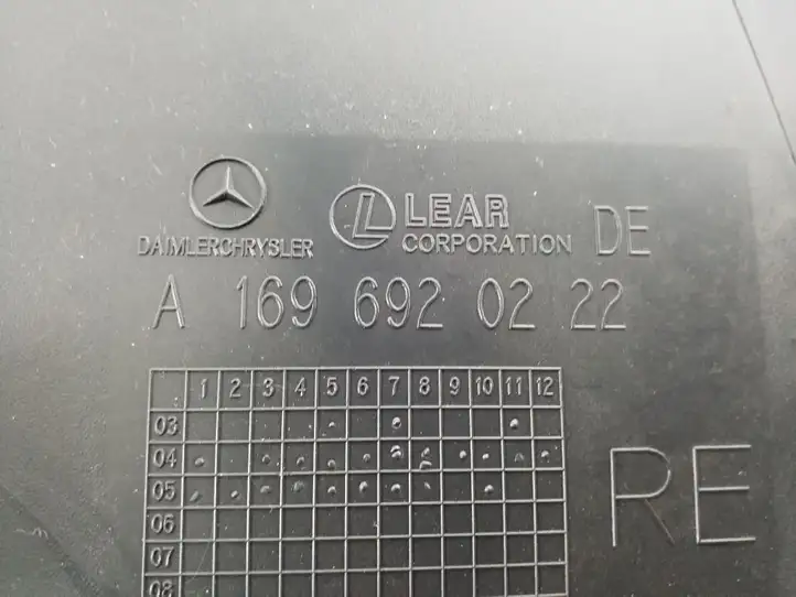 Mercedes-Benz A W169 (2004 - 2012) A1696920222 Нижняя обшивка стойки B — фото 2