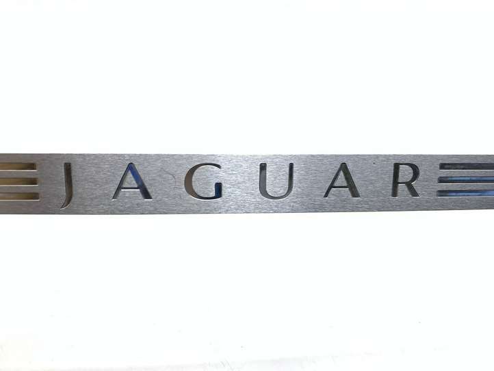 Jaguar XK (2011 - 2014)  C2P24213 Отделка переднего порога (внутренняя)