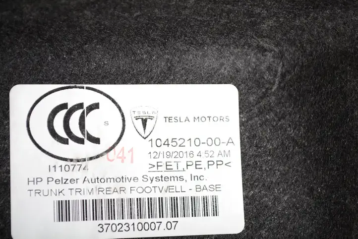 Tesla Model S (2016 - 2021) 104521000A Обшивка ниши запасного колеса — фото 5