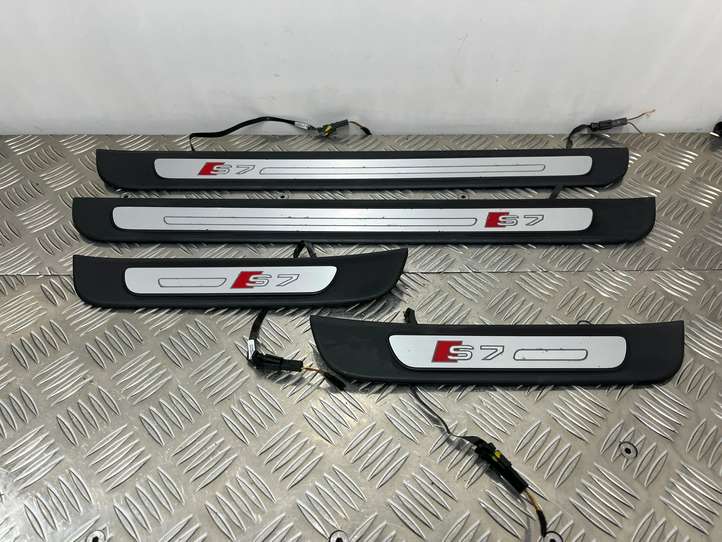 Audi A7 (2010 - 2014)  4G8947406D Отделка переднего порога (внутренняя)