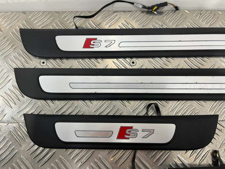 Audi A7 (2010 - 2014)  4G8947406D Отделка переднего порога (внутренняя)
