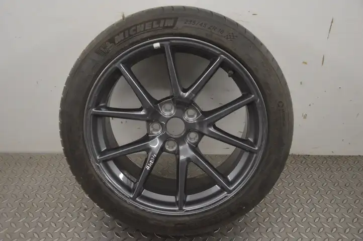 Tesla Model 3 (2017 - 2023) 18X8J — фото 1