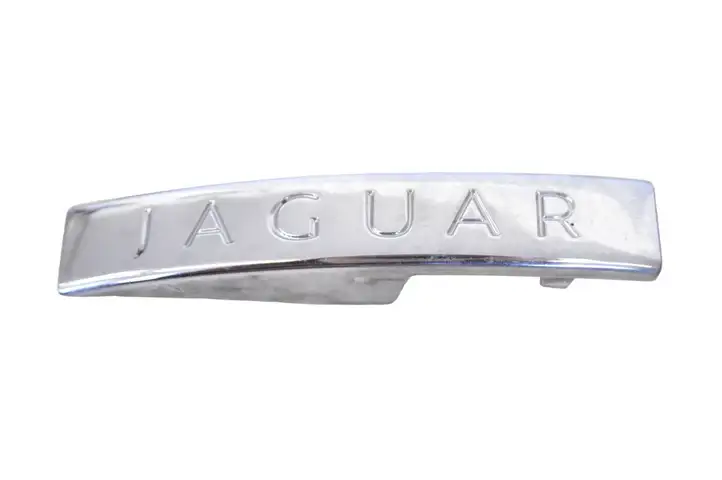 Jaguar XK - XKR (2004 - 2006) 6W83001B40AC Эмблема модели — фото 1