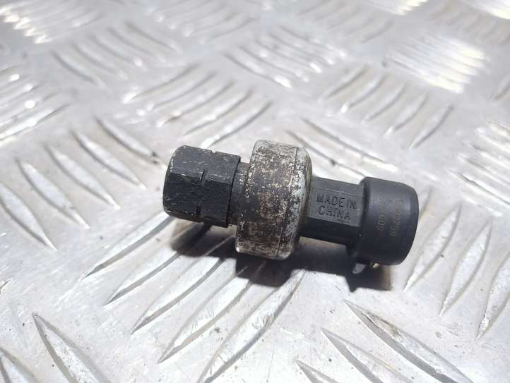 Opel Astra (2009 - 2012)  13502759 Датчик давления кондиционера воздуха