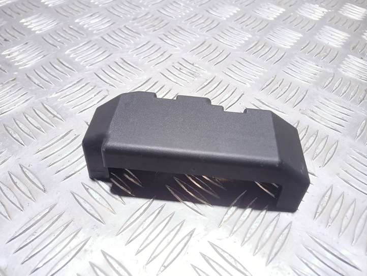 Opel Astra (2009 - 2012)  13302322 Крышка ящика предохранителей