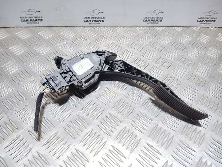 Opel Astra (2009 - 2012)  13252704 Педаль акселератора